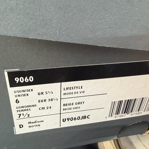 New Balance 9060 | Linen / Timberwolf | W 7.5 - Picture 10 of 10